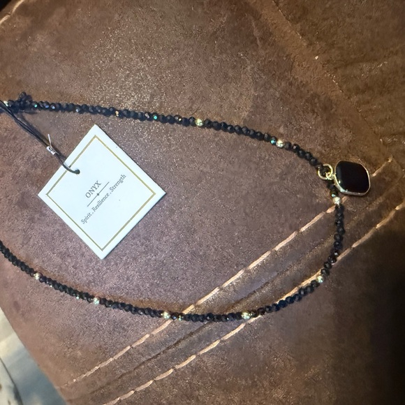 Onyx Elegant Black and Gold Necklace - Picture 4 of 7